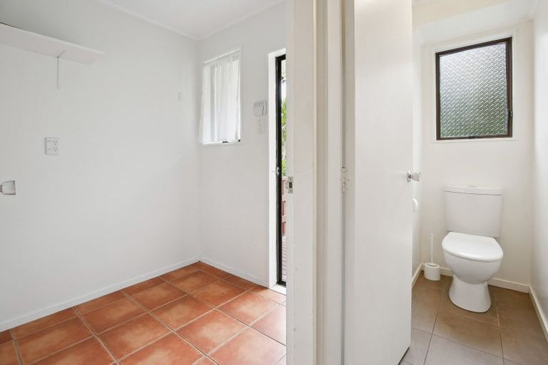 Photo of property in 3 Sasanqua Way, Crofton Downs, Wellington, 6035