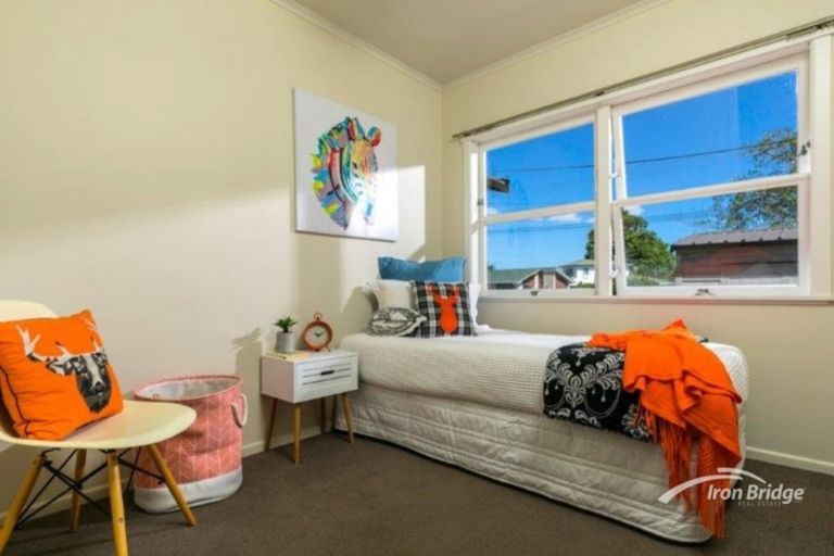 Photo of property in 1/124 Chivalry Road, Glenfield, Auckland, 0629