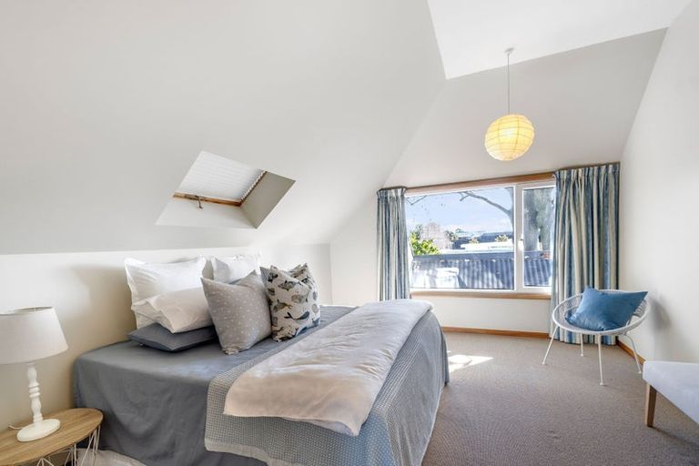 Photo of property in 19 Garreg Road, Fendalton, Christchurch, 8052