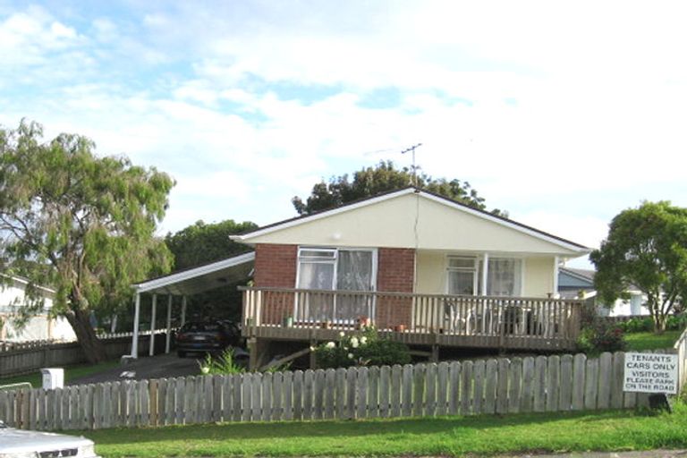 Photo of property in 13 Backhurst Grove, Massey, Auckland, 0614