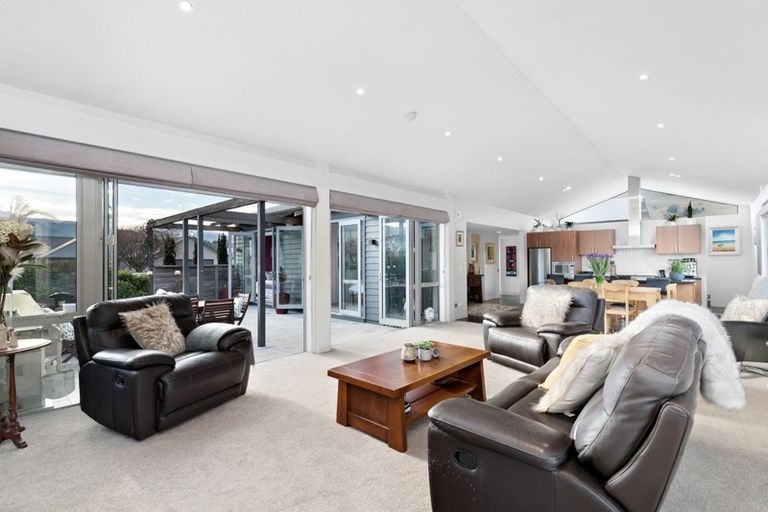 Photo of property in 3 Bridesdale Drive, Lake Hayes, Queenstown, 9304