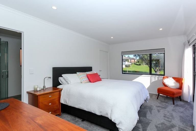 Photo of property in 6 Francis Douglas Drive, Westown, New Plymouth, 4310