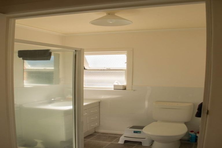 Photo of property in 1/32 Wicklow Road, Narrow Neck, Auckland, 0622