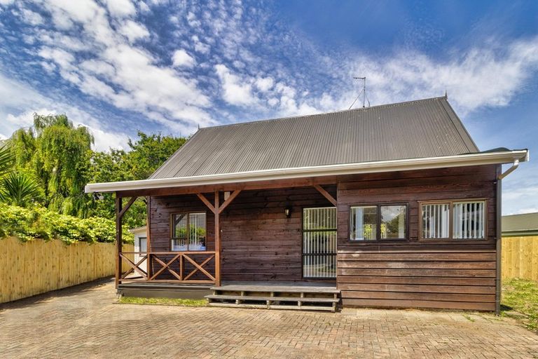 Photo of property in 1/13 Blanes Road, Weymouth, Auckland, 2103