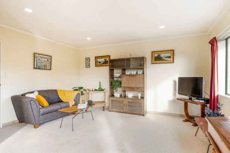 Photo of property in 8a Chilton Drive, Paraparaumu, 5032