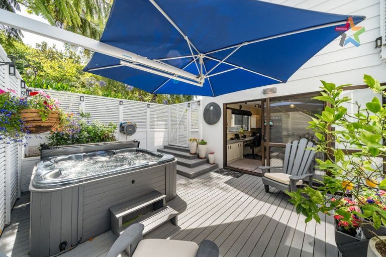 Photo of property in 18 Jacaranda Grove, Maungaraki, Lower Hutt, 5010