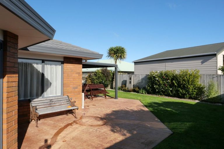 Photo of property in 68 Guildford Drive, Paraparaumu, 5032