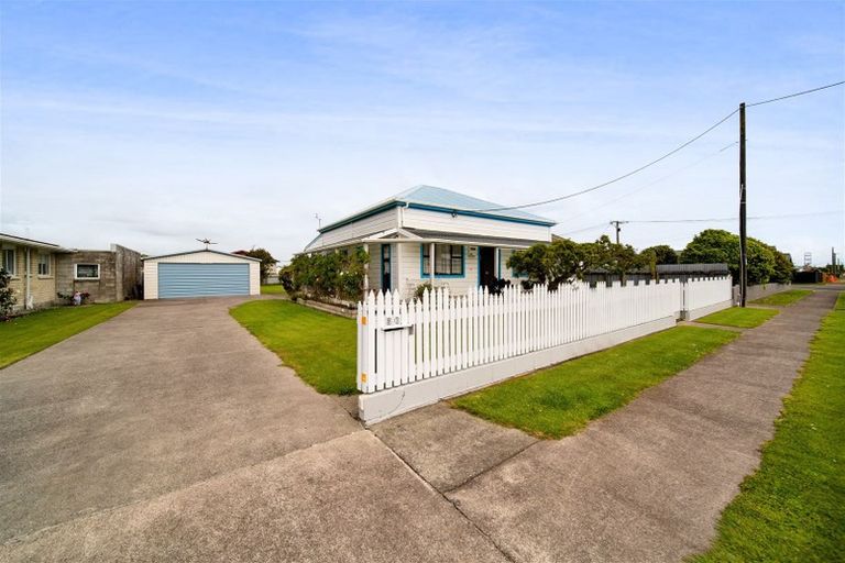 Photo of property in 30 Caledonia Street, Hawera, 4610