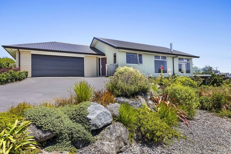 Photo of property in 3 Kapurau Lane, Merrilands, New Plymouth, 4312
