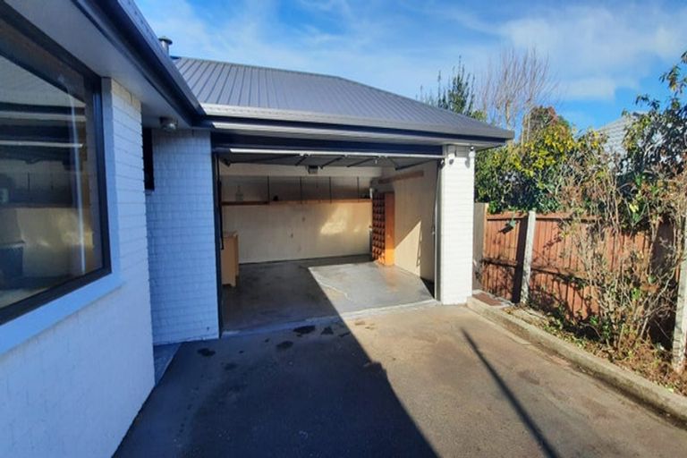 Photo of property in 2/89 Aorangi Road, Bryndwr, Christchurch, 8053