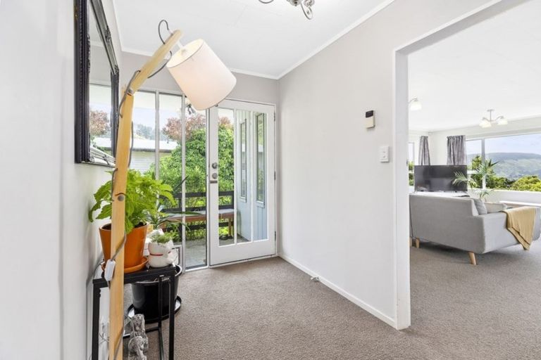 Photo of property in 19 Westhaven Drive, Tawa, Wellington, 5028