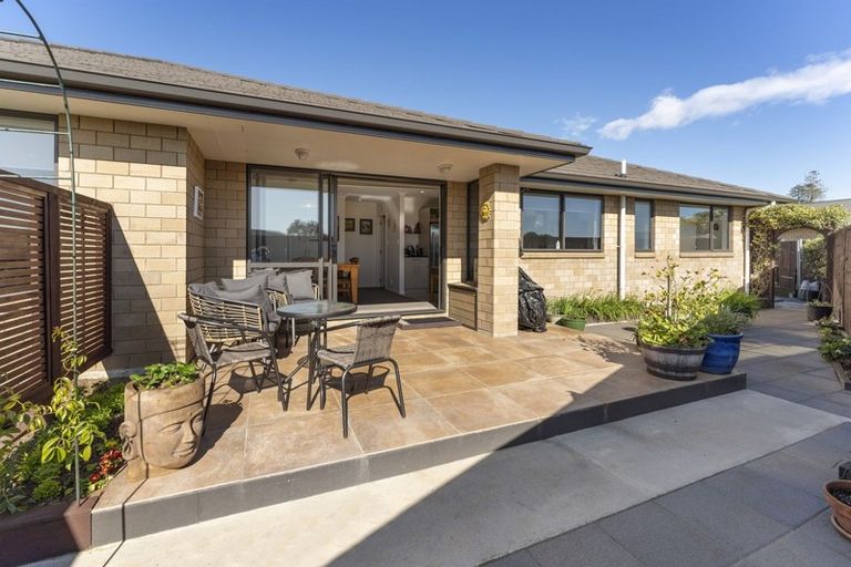 Photo of property in 53 Alberta Road, Glen Avon, New Plymouth, 4312