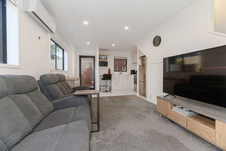 Photo of property in 2/10 Yeovil Road, Te Atatu Peninsula, Auckland, 0610