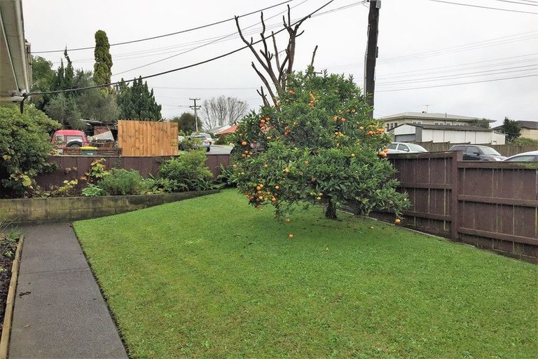 Photo of property in 1/2 Quebec Road, Milford, Auckland, 0620