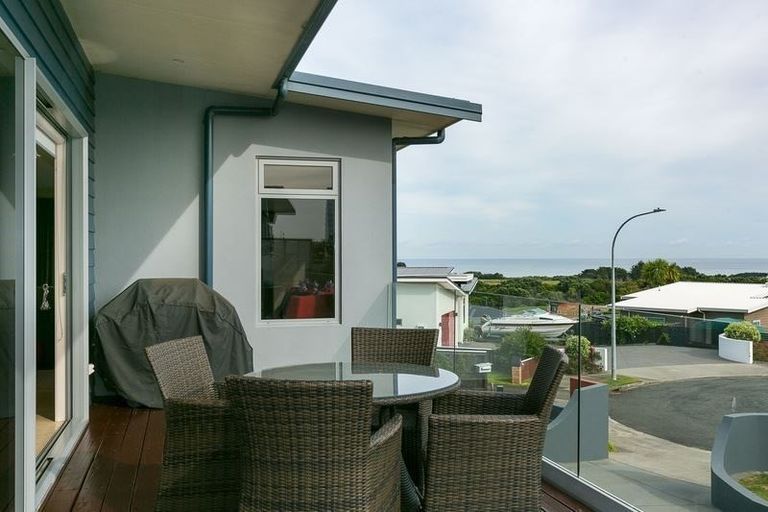 Photo of property in 3 Sunset Street, Bell Block, New Plymouth, 4312