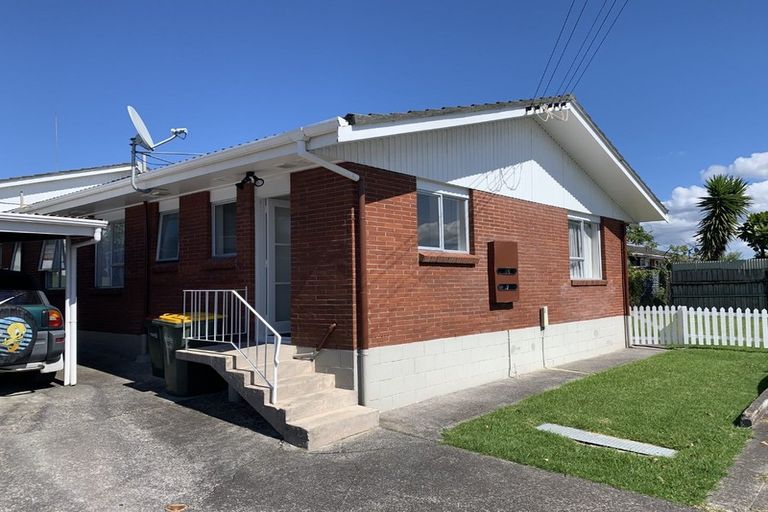 Photo of property in 1/100 Lynwood Road, New Lynn, Auckland, 0600