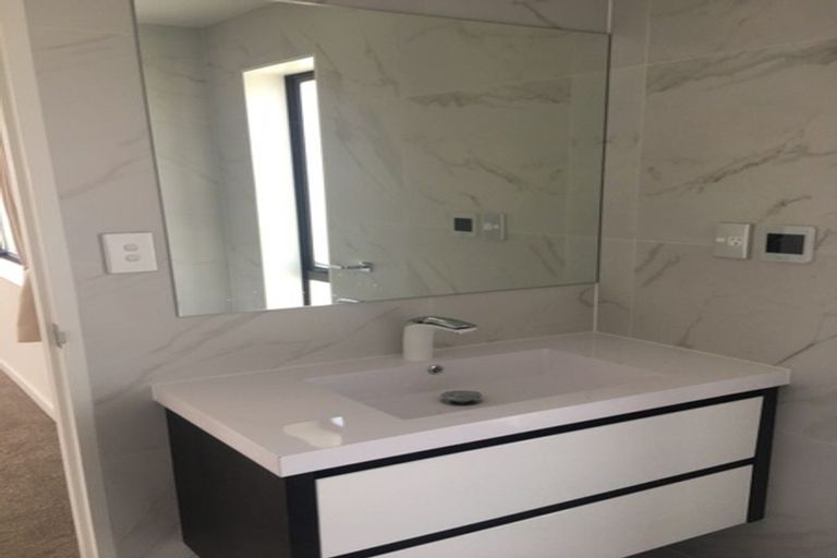 Photo of property in 14 Peony Mews, Oteha, Auckland, 0632