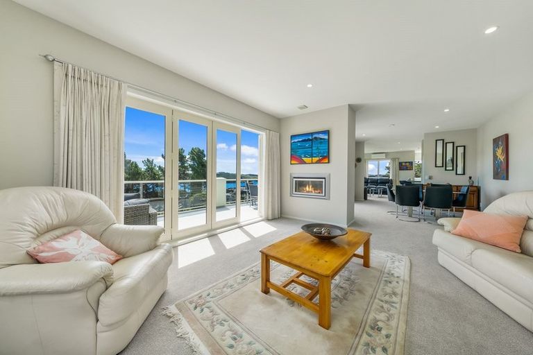 Photo of property in 38 Aspiring Terrace, Aotea, Porirua, 5024