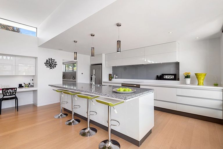 Photo of property in 25 Garreg Road, Fendalton, Christchurch, 8052