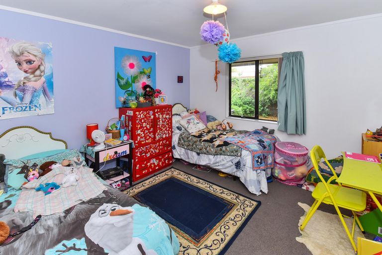 Photo of property in 8 Hadley Wood Drive, Wattle Downs, Auckland, 2103