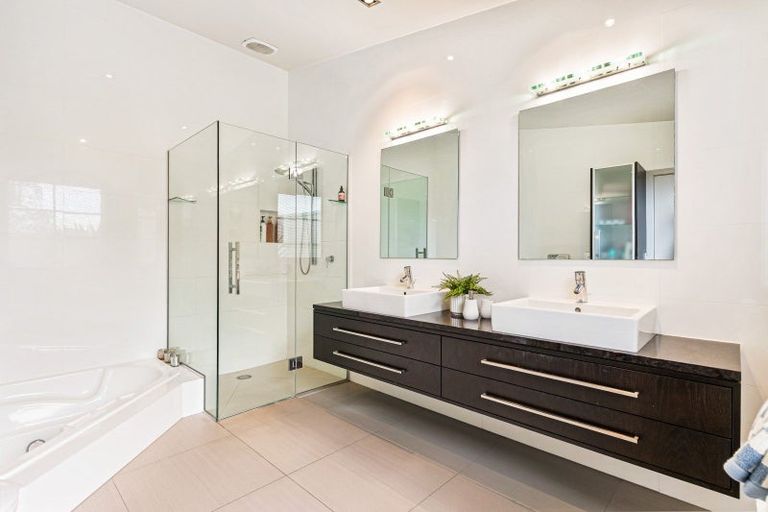 Photo of property in 2/2 Clifton Road, Hauraki, Auckland, 0622
