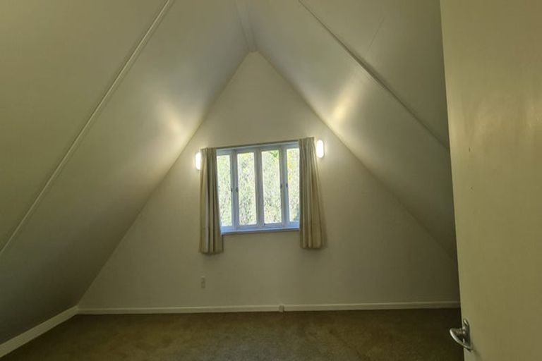 Photo of property in 11 Shortland Place, Havelock North, 4130