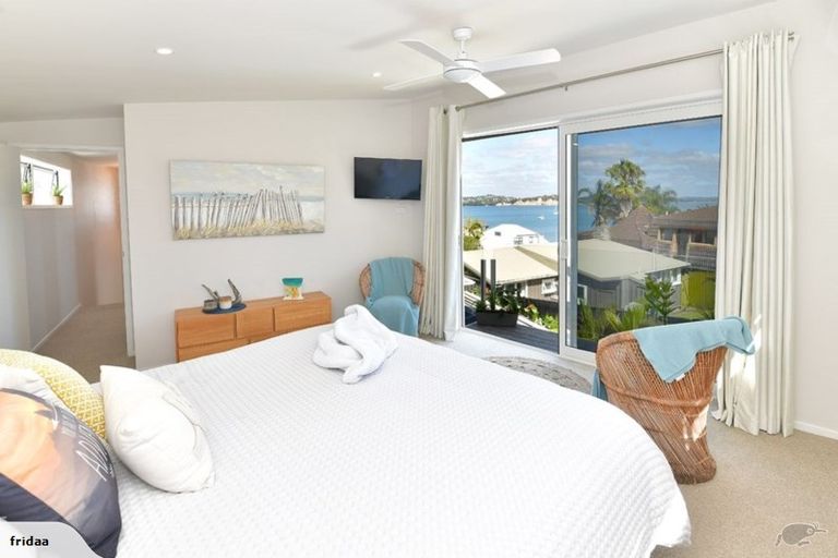 Photo of property in 69 De Luen Avenue, Tindalls Beach, Whangaparaoa, 0930