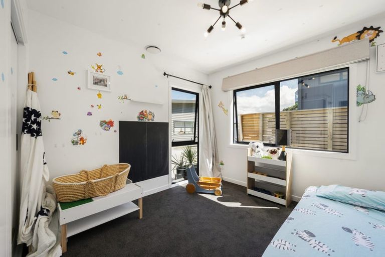 Photo of property in 7b Grumman Lane, Newlands, Wellington, 6037