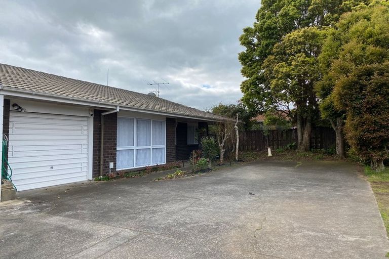 Photo of property in 2/62 Sunderlands Road, Half Moon Bay, Auckland, 2012