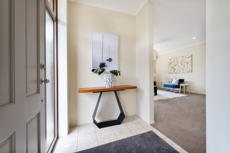 Photo of property in 16h Lincoln Road, Henderson, Auckland, 0610