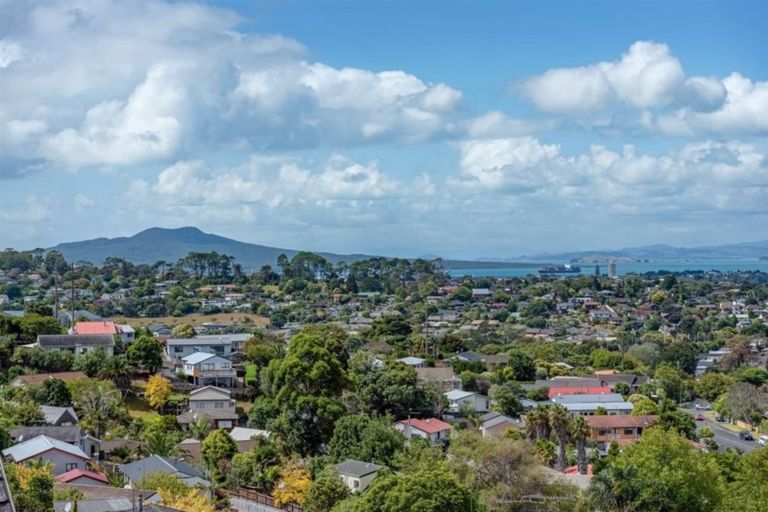 Photo of property in 127 Sunset Road, Totara Vale, Auckland, 0632