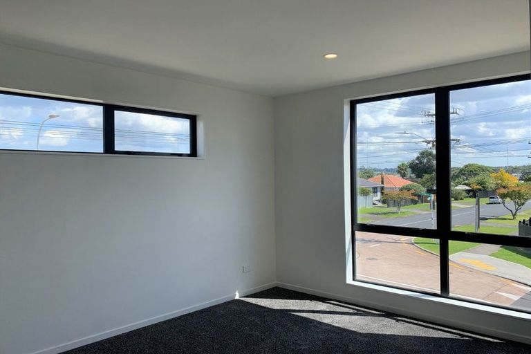 Photo of property in 1/103 Flanshaw Road, Te Atatu South, Auckland, 0610