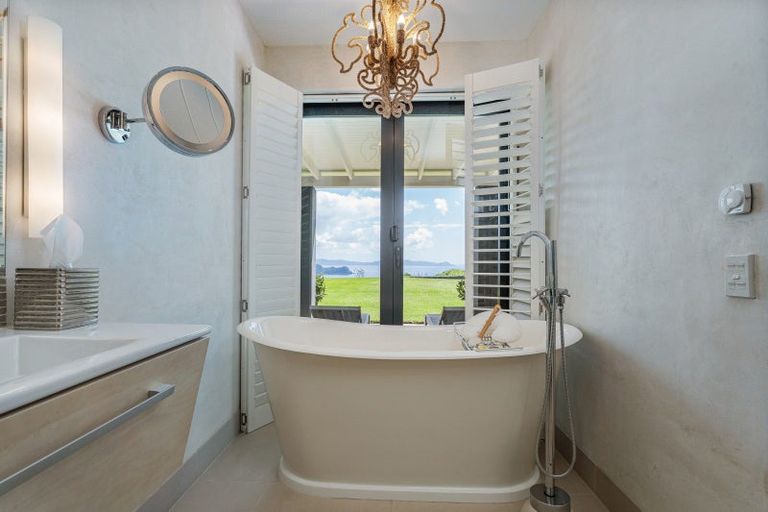 Photo of property in 49 Sarahs Hill, Hahei, Whitianga, 3591