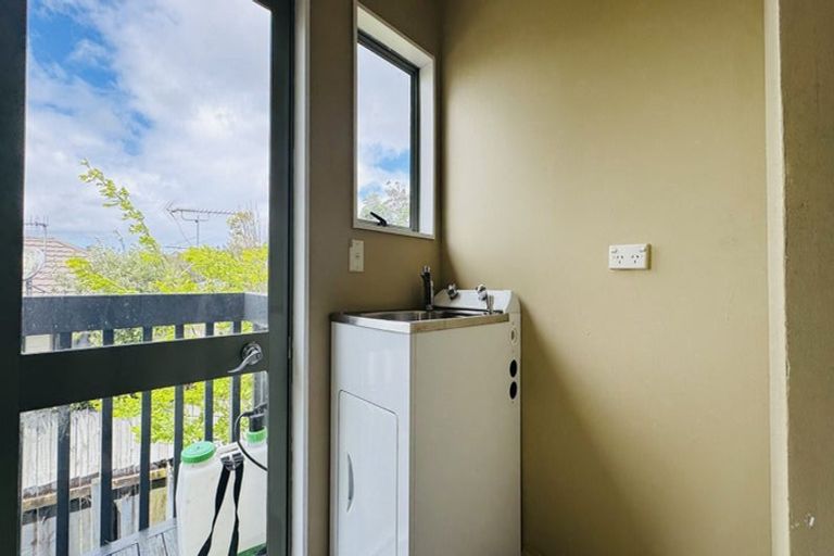 Photo of property in 15 Loughanure Place, Massey, Auckland, 0614