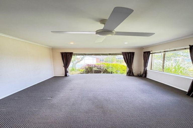 Photo of property in 6 Newbliss Crescent, East Tamaki Heights, Auckland, 2016