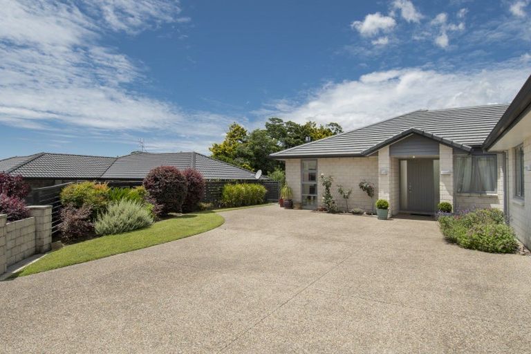 Photo of property in 16 Tranquil Grove, Omokoroa, 3114