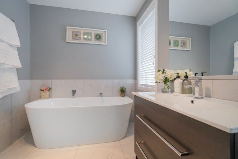 Photo of property in 7 Ronomor Place, Whitianga, 3510