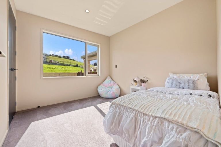 Photo of property in 5 Blue Moon Rise, Langs Beach, 0582