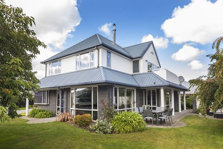 Photo of property in 16 Huntingdon Place, Avonhead, Christchurch, 8042