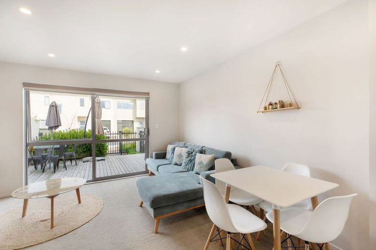 Photo of property in 33/11 Ray Small Drive, Papakura, 2110