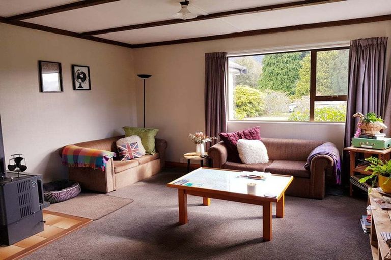 Photo of property in 39 Home Street, Manapouri, 9679