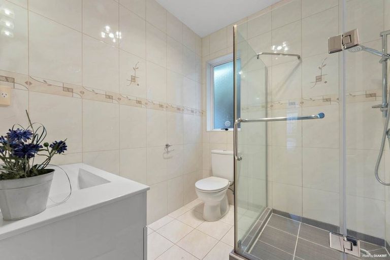 Photo of property in 8 Elkstone Place, Henderson, Auckland, 0612