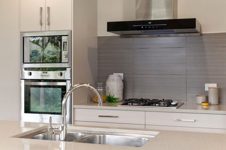 Photo of property in 208 Ballintoy Park Drive, Welcome Bay, Tauranga, 3175