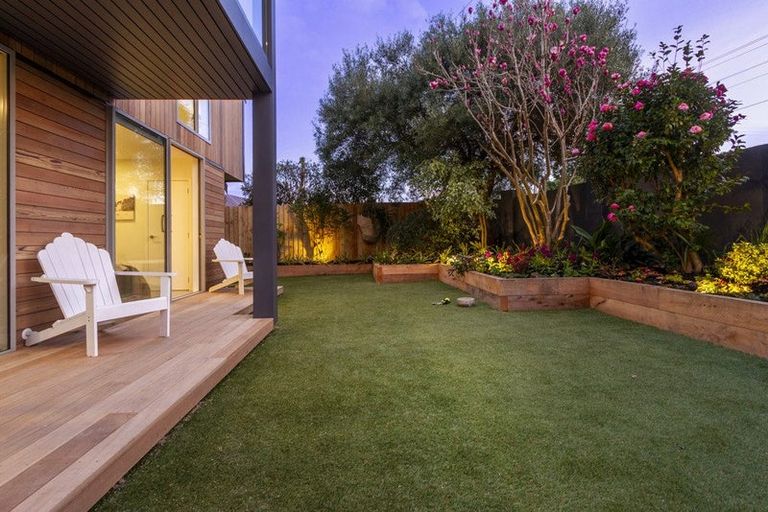 Photo of property in 2/43 Princes Street, Northcote Point, Auckland, 0627