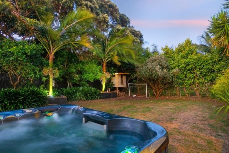 Photo of property in 23 Humariri Street, Point Chevalier, Auckland, 1022