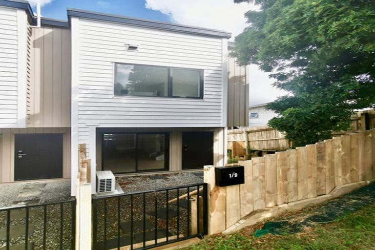 Photo of property in 1/9 Donovan Avenue, Massey, Auckland, 0614