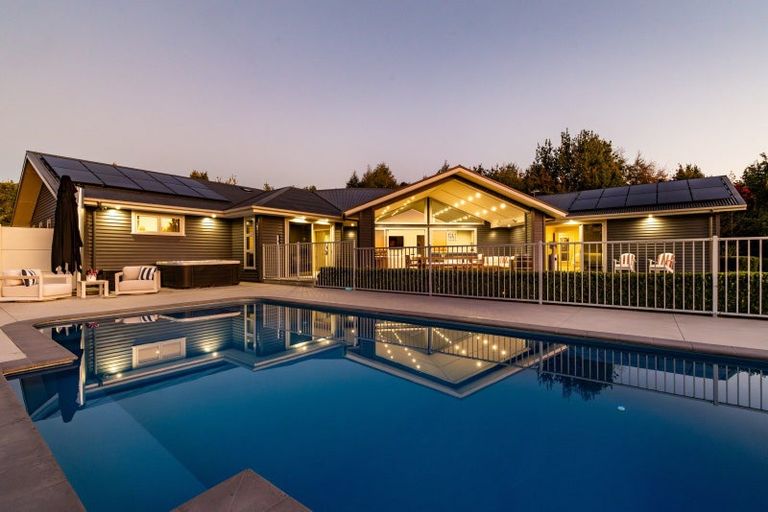 Photo of property in 12 Spur Road, Havelock North, 4130