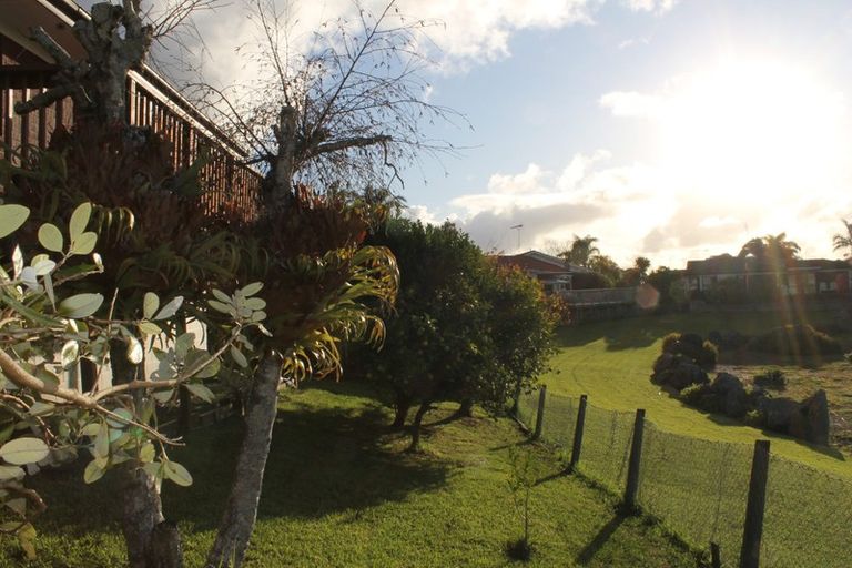 Photo of property in 2/33 Tyrian Close, Half Moon Bay, Auckland, 2012