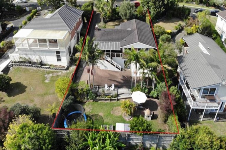 Photo of property in 33 Mayfair Crescent, Mairangi Bay, Auckland, 0630