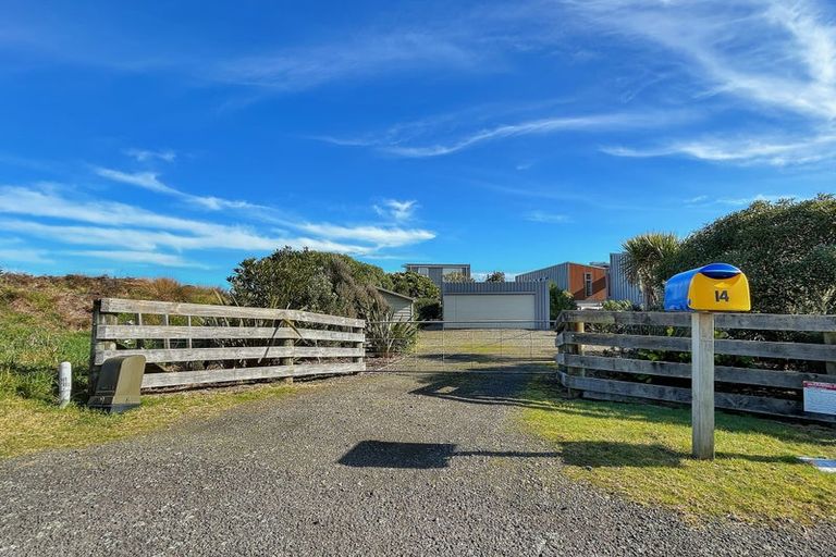Photo of property in 14 Beachview Grove, Peka Peka, Waikanae, 5391